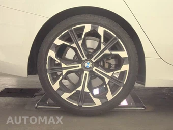 2026 BMW 3 Series Sedan 330i xDrive NA - miniatura 11