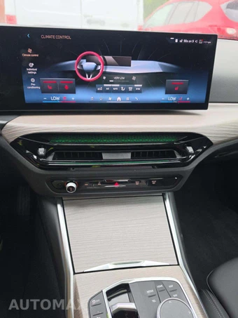 2026 BMW 3 Series Sedan 330i xDrive NA - miniatura 10
