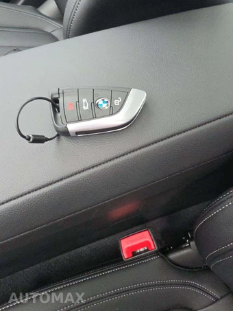 2026 BMW 3 Series Sedan 330i xDrive NA - miniatura 8