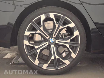 2026 BMW 3 Series Sedan 330i xDrive NA - miniatura 11
