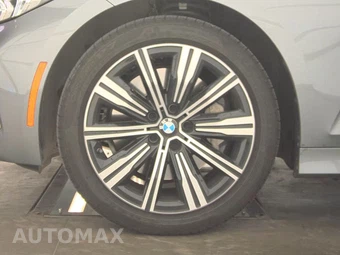 2026 BMW 3 Series Sedan 330i xDrive - miniatura 9