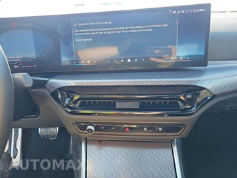 2026 BMW 3 Series Sedan M340i xDrive NA - miniatura 11