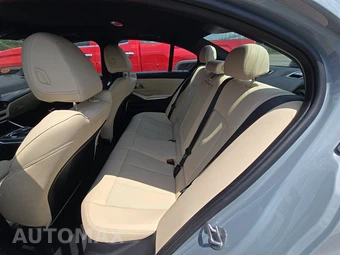 2026 BMW 3 Series Sedan M340i xDrive - miniatura 13