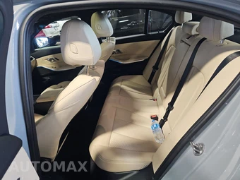 2026 BMW 3 Series Sedan M340i xDrive - miniatura 17