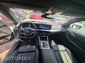 2026 BMW 4 Series Coupe 430i xDrive - miniatura 17
