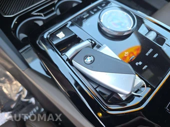 2026 BMW 5 Series Sedan 530i - miniatura 8