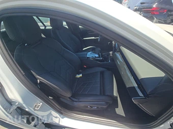2026 BMW 5 Series Sedan 530i - miniatura 8