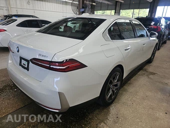 2026 BMW 5 Series Sedan 530i - miniatura 4