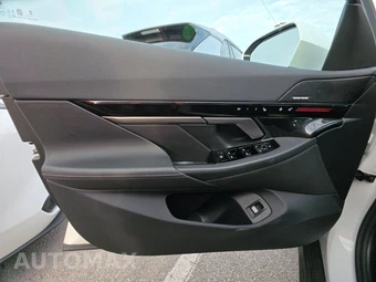 2026 BMW 5 Series Sedan 530i - miniatura 15