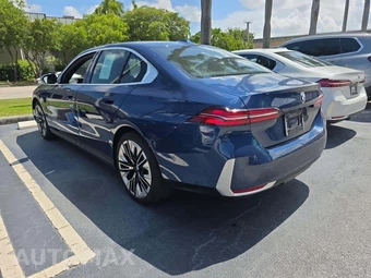 2026 BMW 5 Series Sedan 530i - miniatura 2