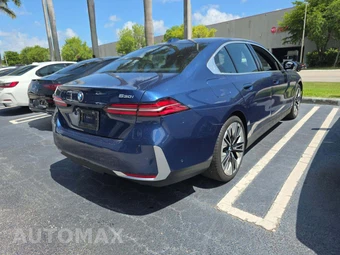 2026 BMW 5 Series Sedan 530i - miniatura 3