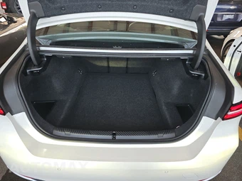 2026 BMW 5 Series Sedan 530i - miniatura 23