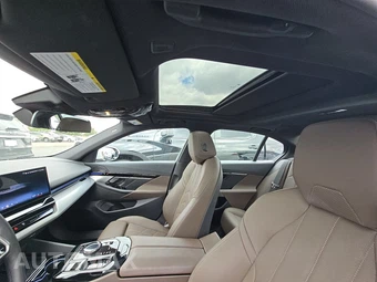 2026 BMW 5 Series Sedan 530i xDrive M SPORT LINE - miniatura 14