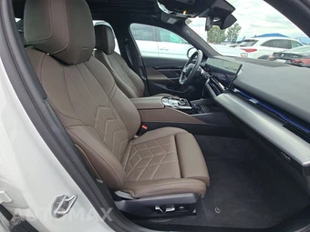 2026 BMW 5 Series Sedan 530i xDrive M SPORT LINE - miniatura 8