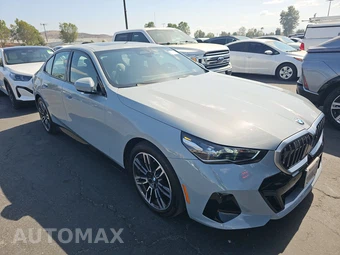 2026 BMW 5 Series Sedan 530i xDrive M SPORT LINE - miniatura 3