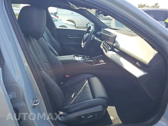 2026 BMW 5 Series Sedan 530i xDrive M SPORT LINE - miniatura 8