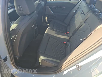 2026 BMW 5 Series Sedan 530i xDrive M SPORT LINE - miniatura 13