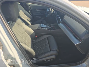 2026 BMW 5 Series Sedan 530i xDrive M SPORT LINE - miniatura 8