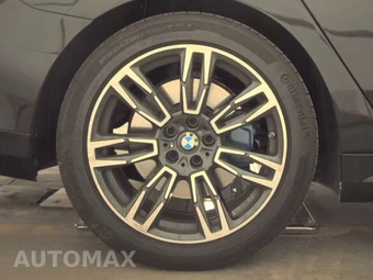 2026 BMW 5 Series Sedan 530i xDrive M SPORT LINE - miniatura 11