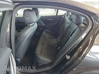 2026 BMW 5 Series Sedan 530i xDrive M SPORT LINE - miniatura 19