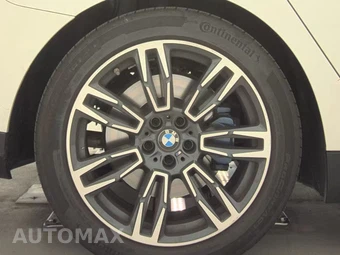 2026 BMW 5 Series Sedan 530i xDrive M SPORT LINE - miniatura 11