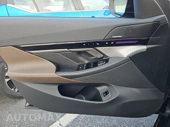 2026 BMW 5 Series Sedan 530i xDrive M SPORT LINE - miniatura 15