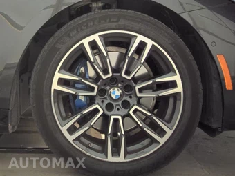 2026 BMW 5 Series Sedan 530i xDrive M SPORT LINE - miniatura 10