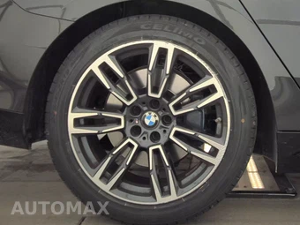2026 BMW 5 Series Sedan 530i xDrive M SPORT LINE - miniatura 11