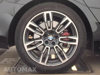 2026 BMW 5 Series Sedan 530i xDrive M SPORT LINE - miniatura 11
