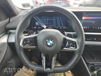 2026 BMW 5 Series Sedan 530i xDrive M SPORT LINE - miniatura 16