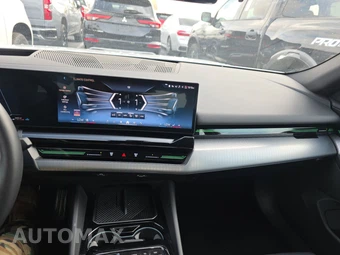 2026 BMW 5 Series Sedan 530i xDrive M SPORT LINE - miniatura 17