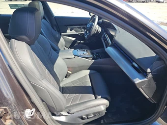 2026 BMW 5 Series Sedan 530i xDrive M SPORT LINE - miniatura 14