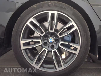 2026 BMW 5 Series Sedan 530i xDrive M SPORT LINE - miniatura 11
