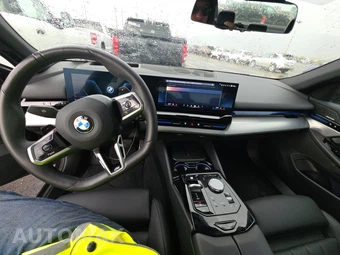 2026 BMW 5 Series Sedan 530i xDrive M SPORT LINE - miniatura 11