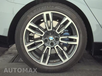 2026 BMW 5 Series Sedan 530i xDrive M SPORT LINE - miniatura 11