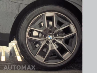 2026 BMW 5 Series Sedan 530i xDrive - miniatura 11