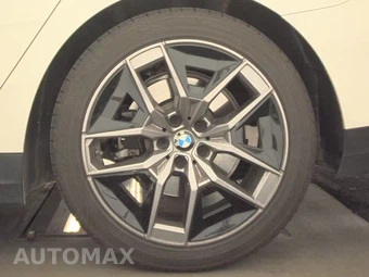 2026 BMW 5 Series Sedan 530i xDrive - miniatura 12