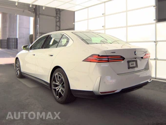 2026 BMW 5 Series Sedan 530i xDrive - miniatura 8