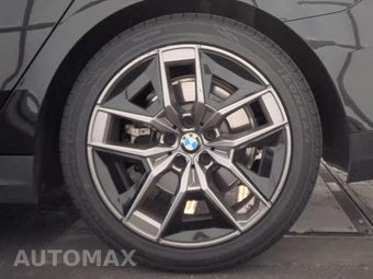 2026 BMW 5 Series Sedan 530i xDrive - miniatura 12