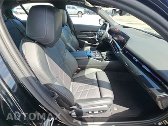 2026 BMW 5 Series Sedan 530i xDrive - miniatura 14