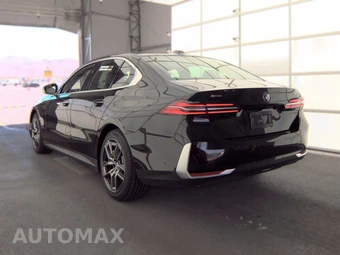 2026 BMW 5 Series Sedan 530i xDrive - miniatura 8