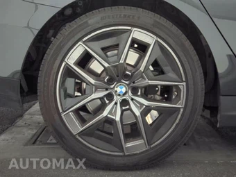 2026 BMW 5 Series Sedan 530i xDrive - miniatura 11