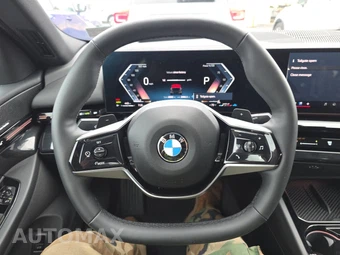2026 BMW 5 Series Sedan 530i xDrive - miniatura 16