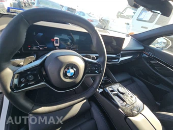 2026 BMW 5 Series Sedan 530i xDrive - miniatura 11