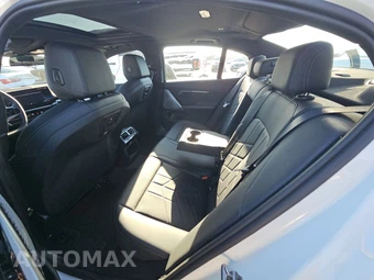 2026 BMW 5 Series Sedan 530i xDrive - miniatura 13