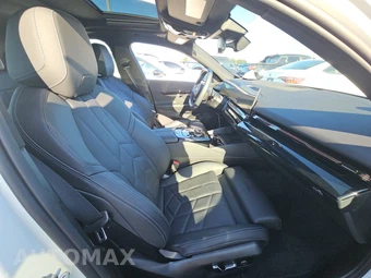 2026 BMW 5 Series Sedan 530i xDrive - miniatura 8
