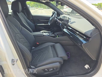 2026 BMW 5 Series Sedan 530i xDrive - miniatura 13