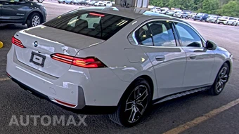 2026 BMW 5 Series Sedan 530i xDrive - miniatura 4