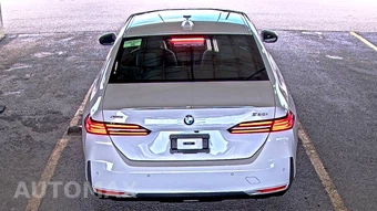 2026 BMW 5 Series Sedan 530i xDrive - miniatura 5