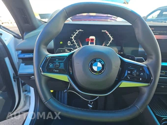 2026 BMW 5 Series Sedan 530i xDrive - miniatura 10